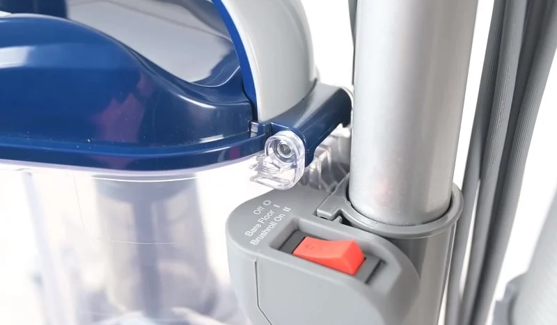 The switch that enable the ON/OFF brush roll on Shark NV360
