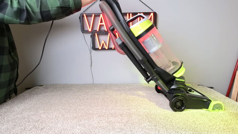 Bissell CleanView Swivel Pet 2252 is amazing on carpets