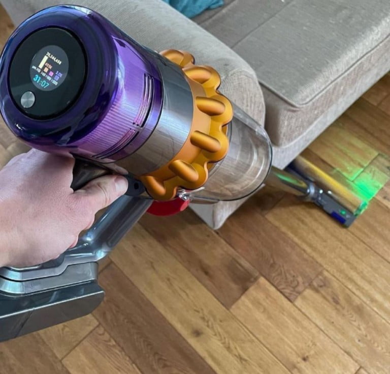 Dyson V15 vs Philips 8000 Honest Review For 2 Top Vacuums