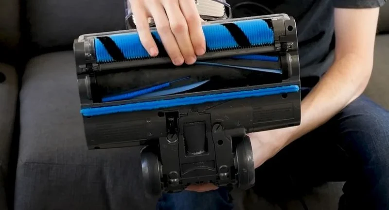the az2002's duoclean head with a powerfins brush roll