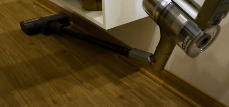the dreame t30 with flexible elbow joint