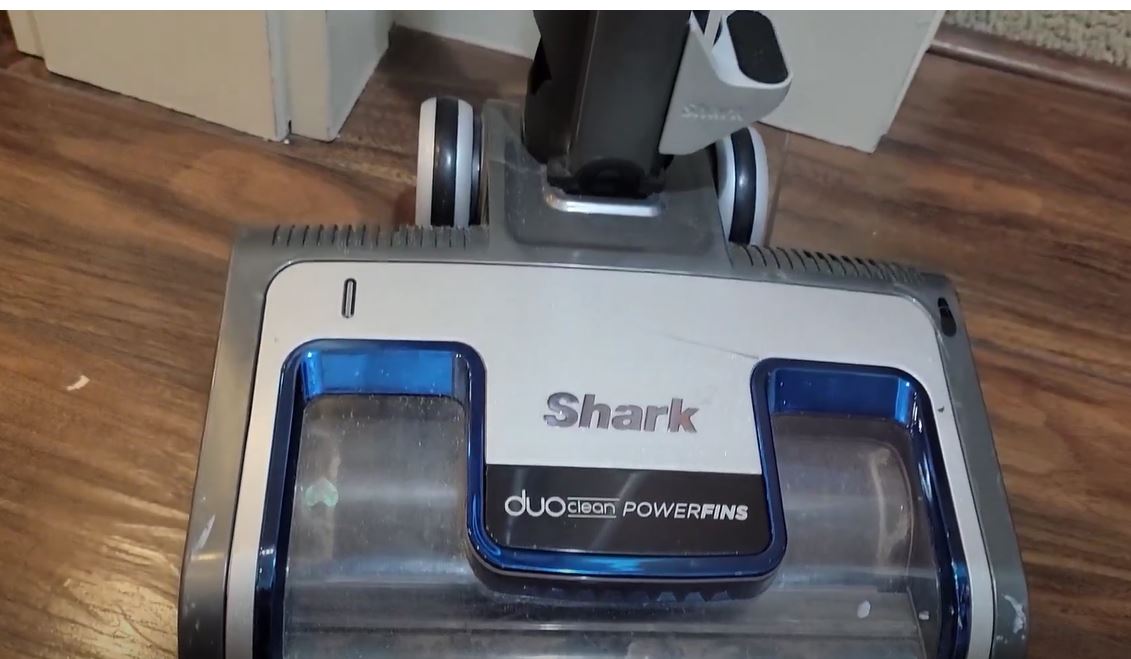 Shark HZ2002 vs HV322 Which One Should You Go For?