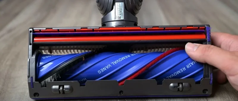 dyson v12's multi-surface motorbar floorhead