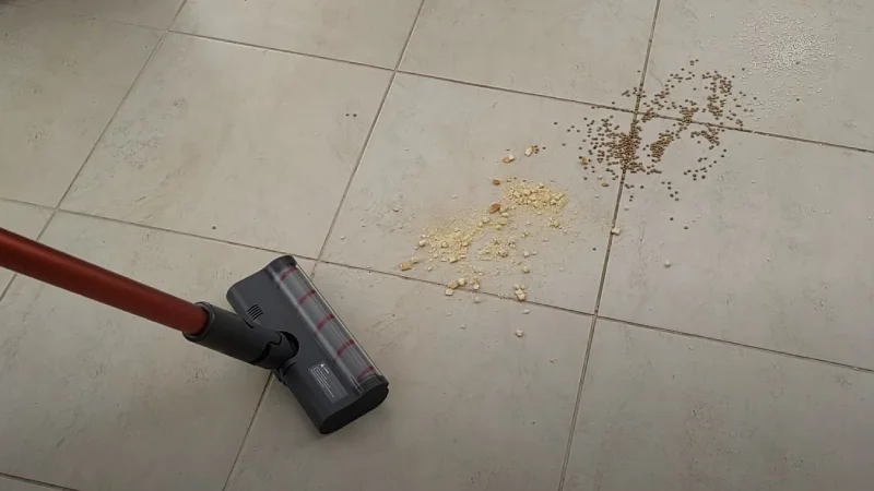 Dreame V11's soft roller does a great job of cleaning hard floors