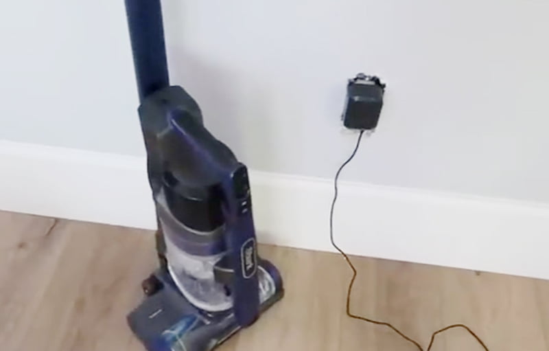 Shark IZ363HT vs Dyson V8 Unleashing The Cleaning Battle