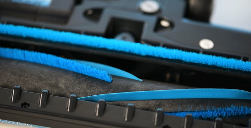 The PowerFins brushroll of the Shark WS642